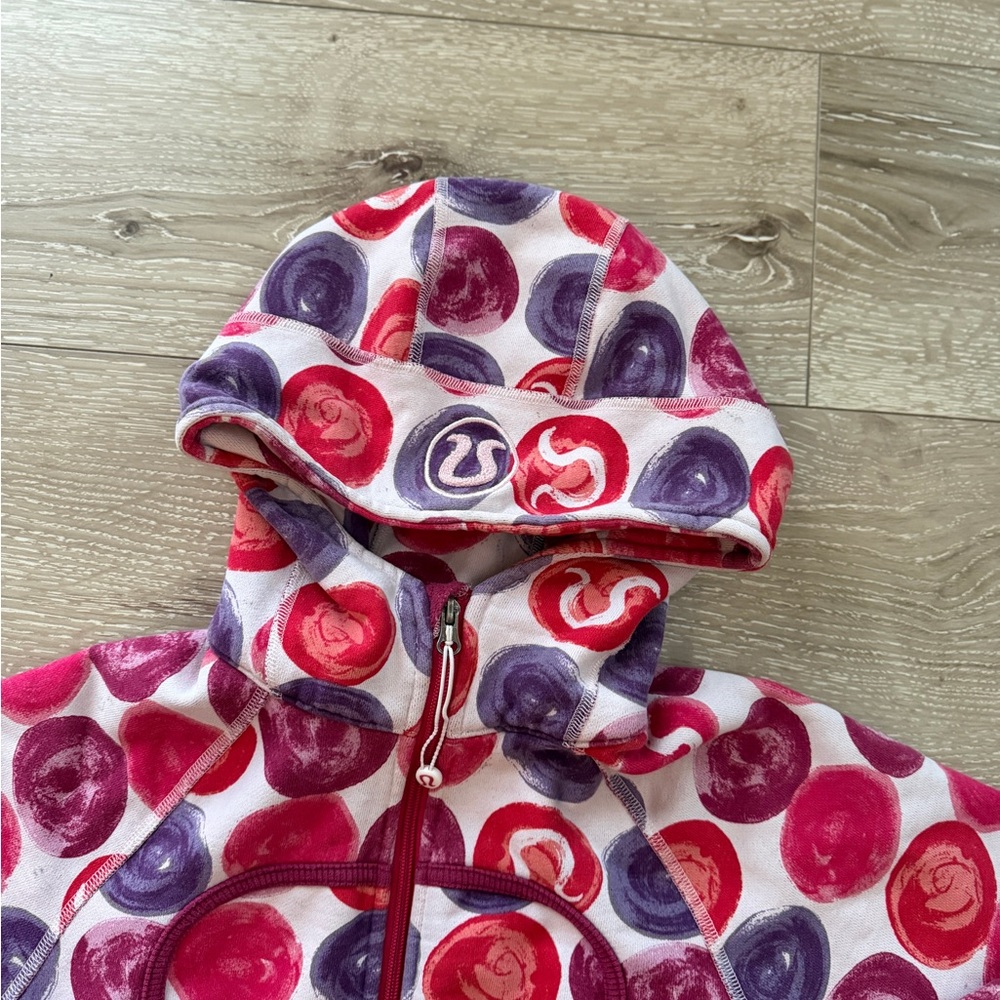 Lululemon athletica Women’s Hooded Zip Sweatshirt in Pink & Purple Circle Print - Picture 2 of 4